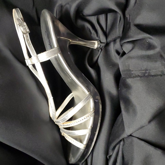 Heels - Picture 2 of 5